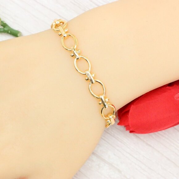 "Trendy Handmade Bracelet – A Thoughtful Gift for Girls & Women | UNVRC1602 - Picture 1 of 10